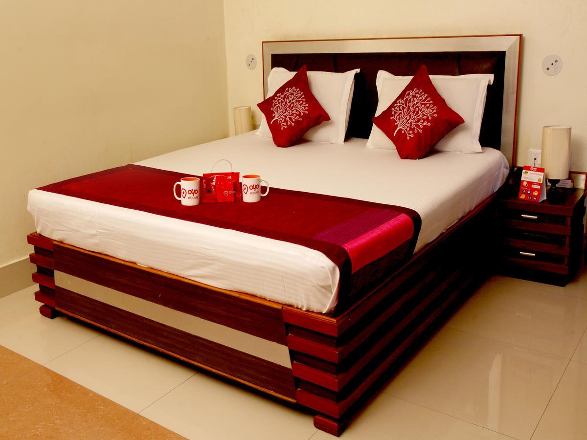 Oyo 2054 New Hotel Broadway Varanasi Exteriör bild
