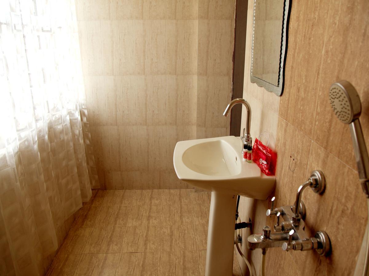 Oyo 2054 New Hotel Broadway Varanasi Exteriör bild