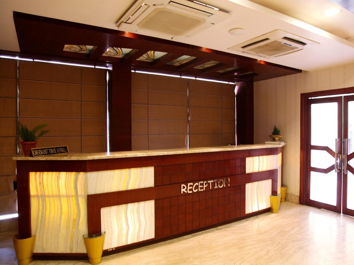 Oyo 2054 New Hotel Broadway Varanasi Exteriör bild