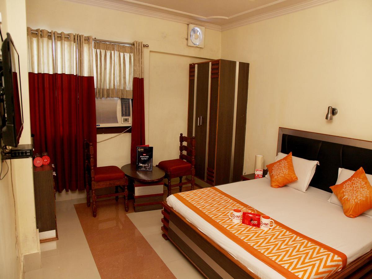 Oyo 2054 New Hotel Broadway Varanasi Exteriör bild