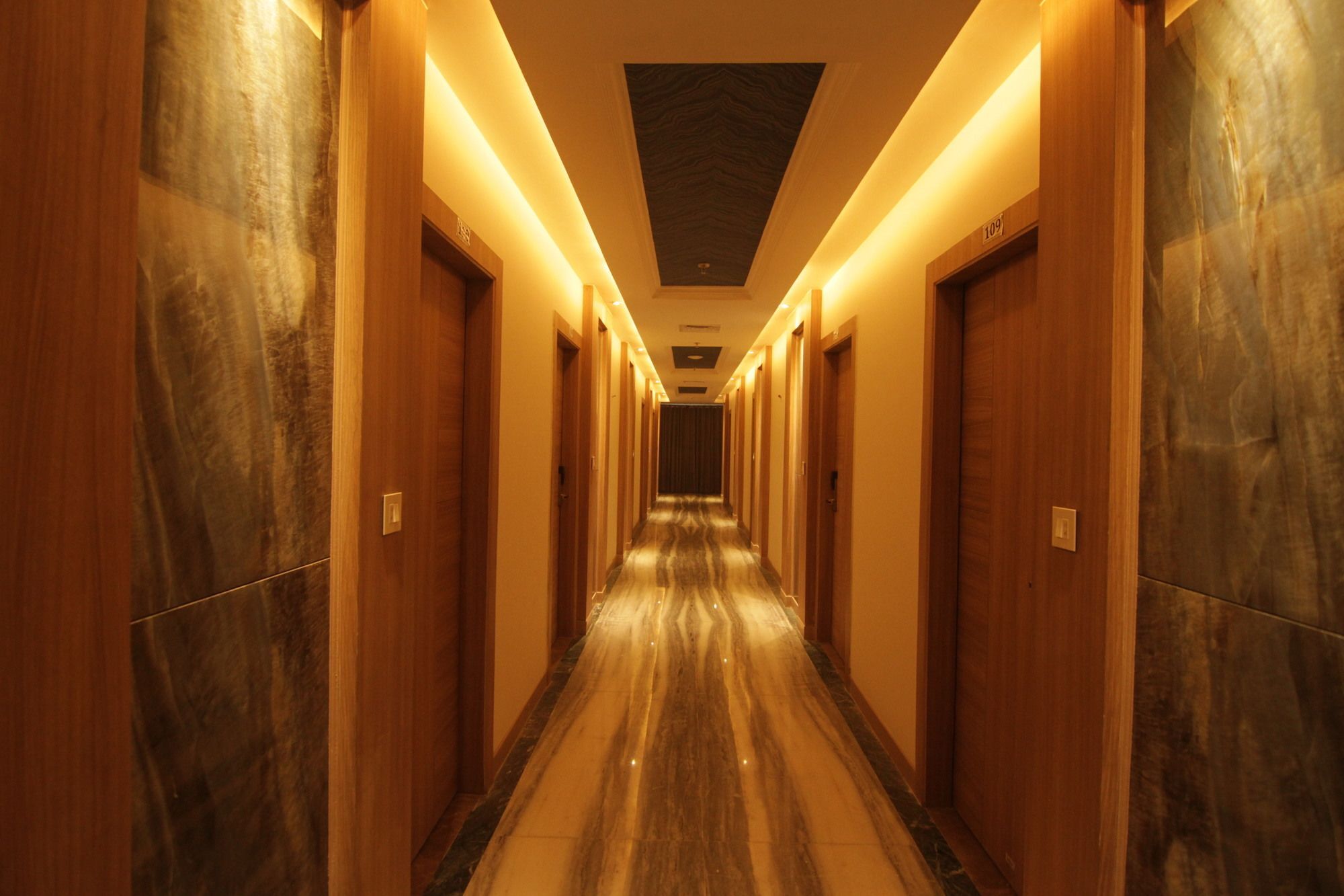 Oyo 2054 New Hotel Broadway Varanasi Exteriör bild